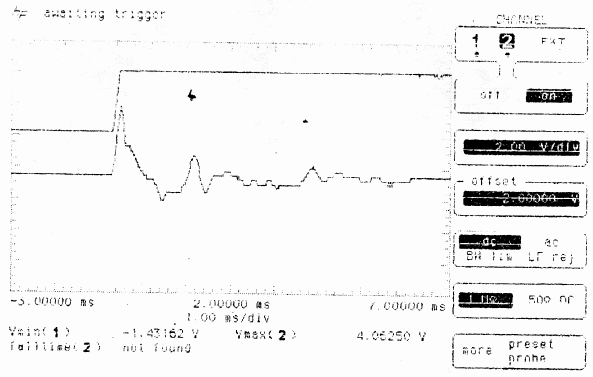 oscilloscope image, raw input and track-n-hold response